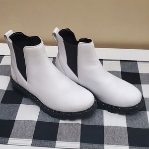 White Sorel Lennox Chelsea Ankle Boots